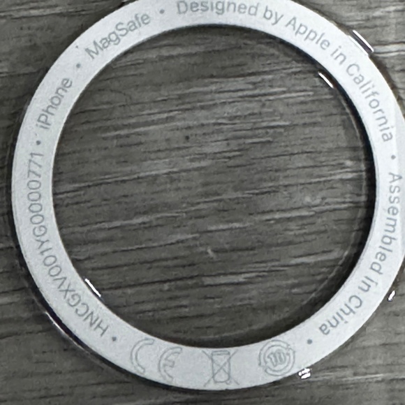 APPLE MAG SAFE CLEAR CASE - Picture 2 of 8